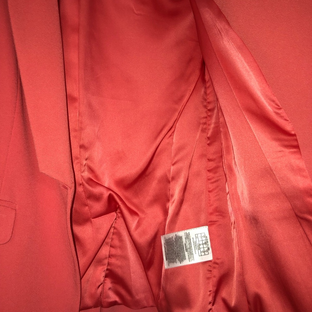 Guess coral silk look single button modern streamlined slim blazer. Size 6 - Picture 8 of 14